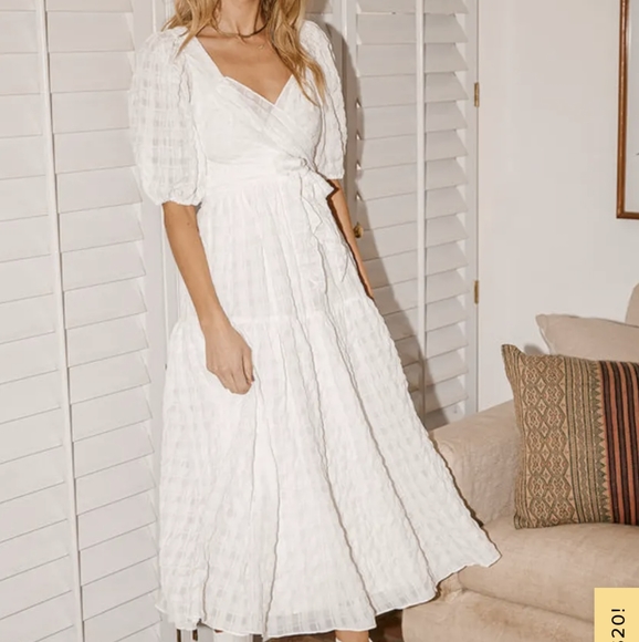 Lulus Dresses & Skirts - Lulu's White Maxi Dress
